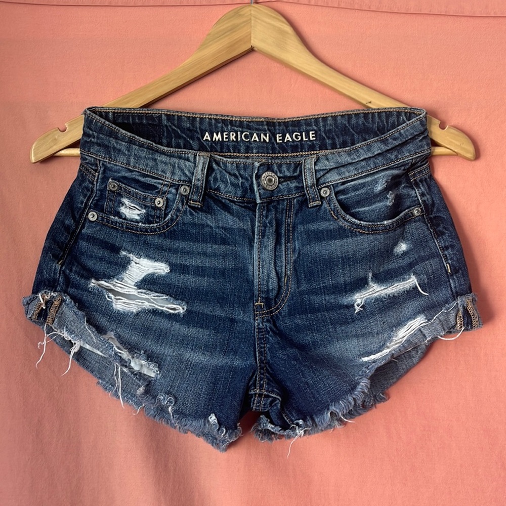 Size 00 American Eagle Tomgirl Shortie Distressed Shorts